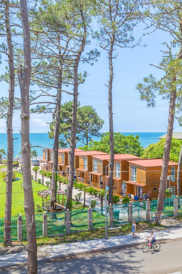 Samni Hotel Ureki Kültér fotó