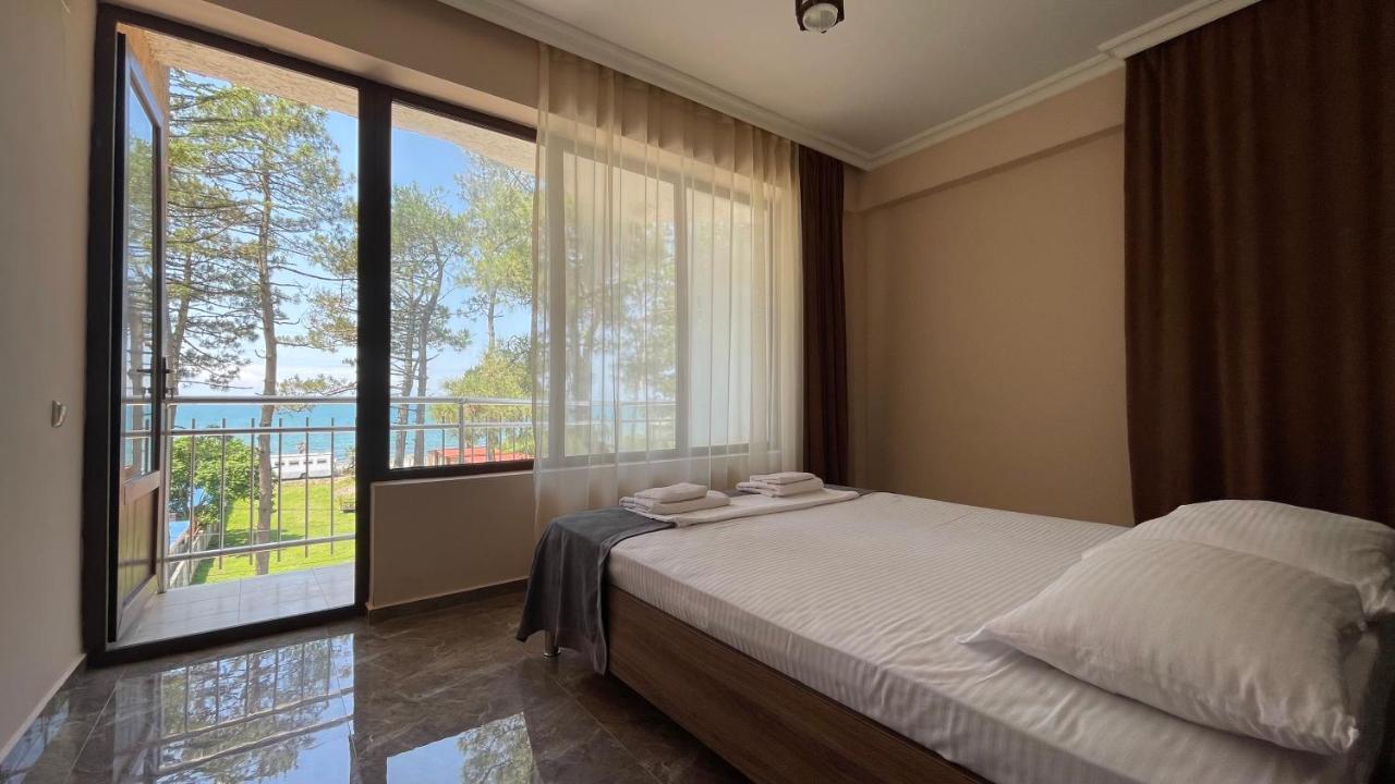 Samni Hotel Ureki Kültér fotó