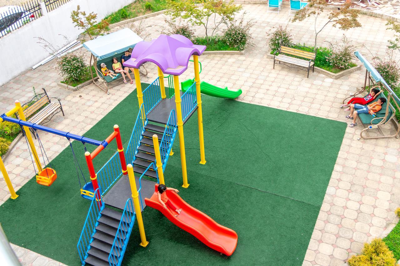 Samni Hotel Ureki Kültér fotó